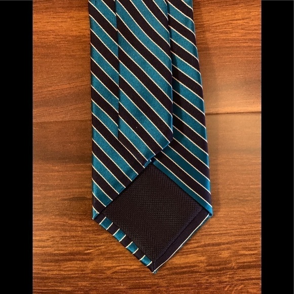 NAUTICA 100% Silk Striped Necktie, Like New - Picture 5 of 9